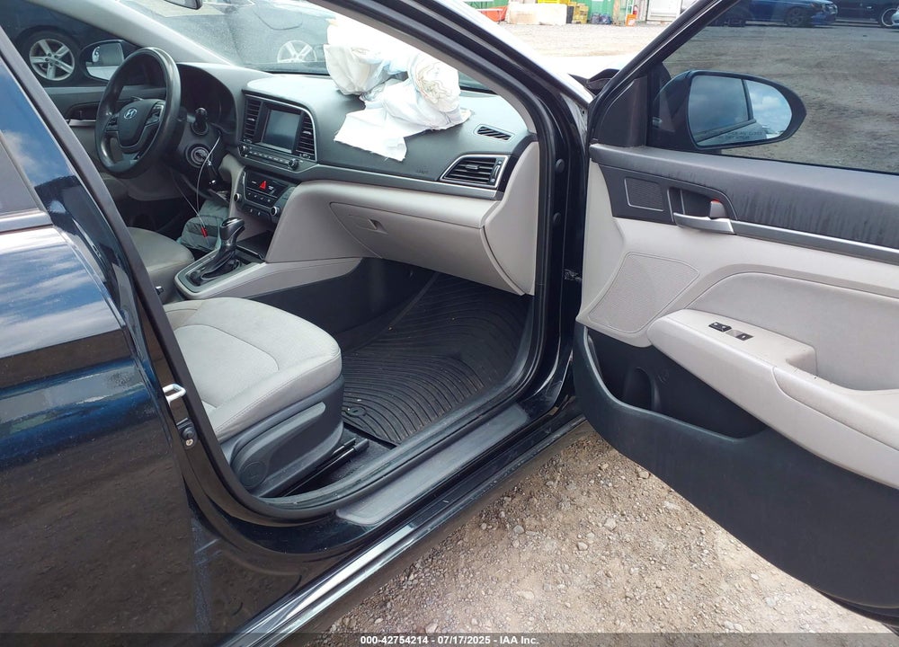 2017 HYUNDAI ELANTRA VIN: KMHD84LF9HU061607