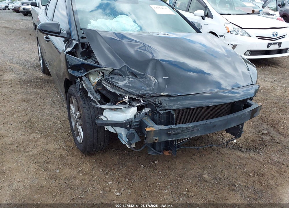 2017 HYUNDAI ELANTRA VIN: KMHD84LF9HU061607