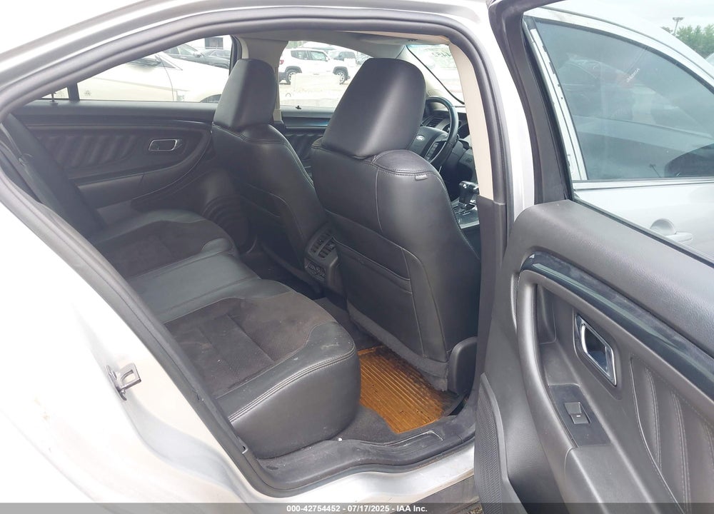 2010 FORD TAURUS VIN: 1FAHP2KT1AG117411