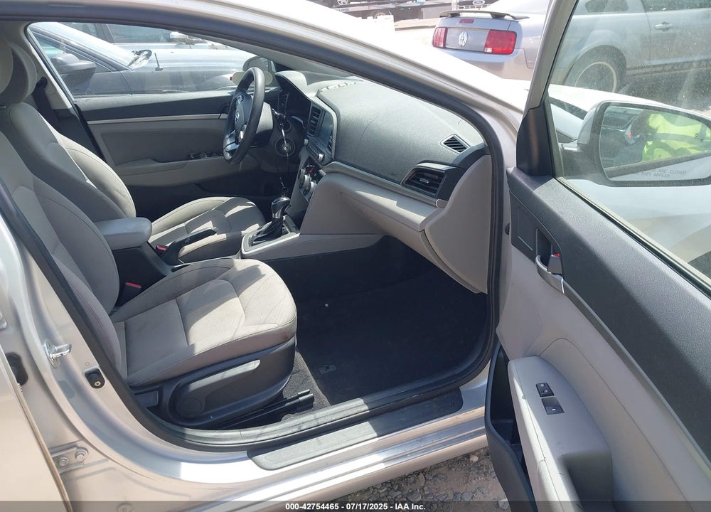 2019 HYUNDAI ELANTRA SEL VIN: KMHD84LF1KU769096