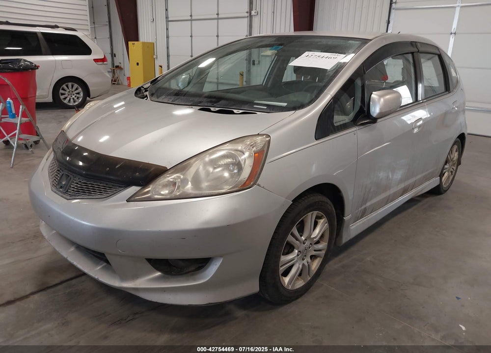 2011 HONDA FIT VIN: JHMGE8H52BC005893