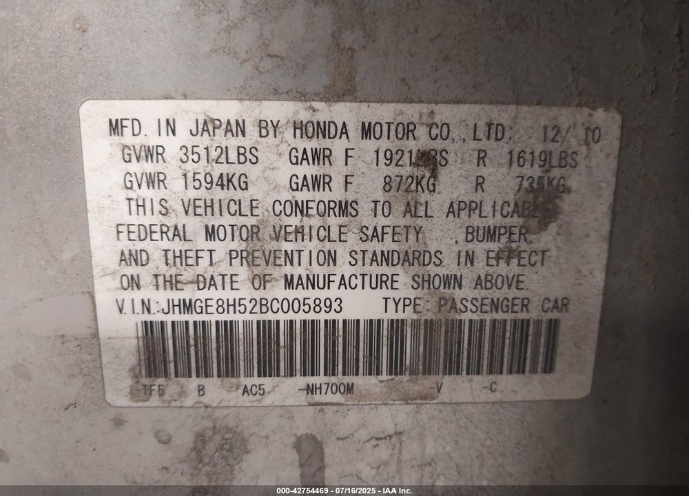 2011 HONDA FIT VIN: JHMGE8H52BC005893