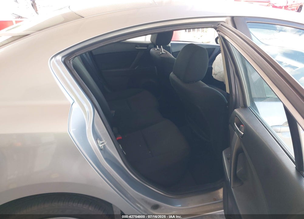2013 MAZDA MAZDA3 VIN: JM1BL1UP6D1758566