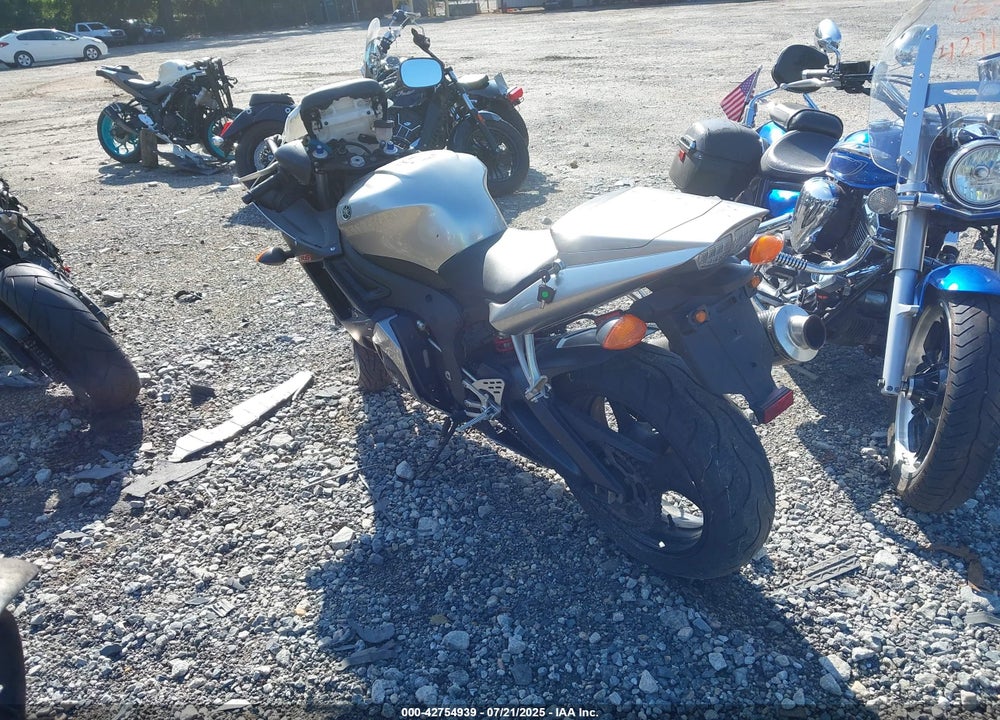 2003 YAMAHA YZFR6 L VIN: JYARJ06E33A007493