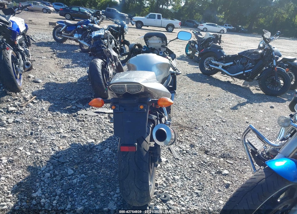 2003 YAMAHA YZFR6 L VIN: JYARJ06E33A007493