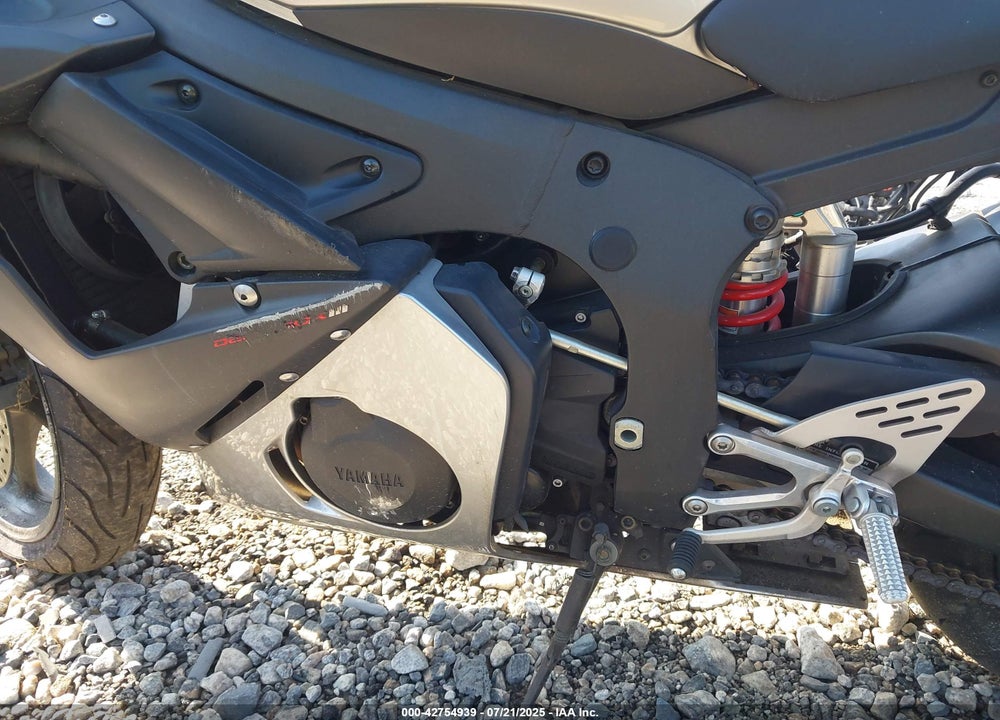 2003 YAMAHA YZFR6 L VIN: JYARJ06E33A007493