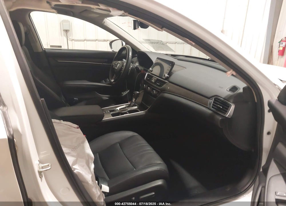 2018 HONDA ACCORD TOURING VIN: 1HGCV1F96JA195853