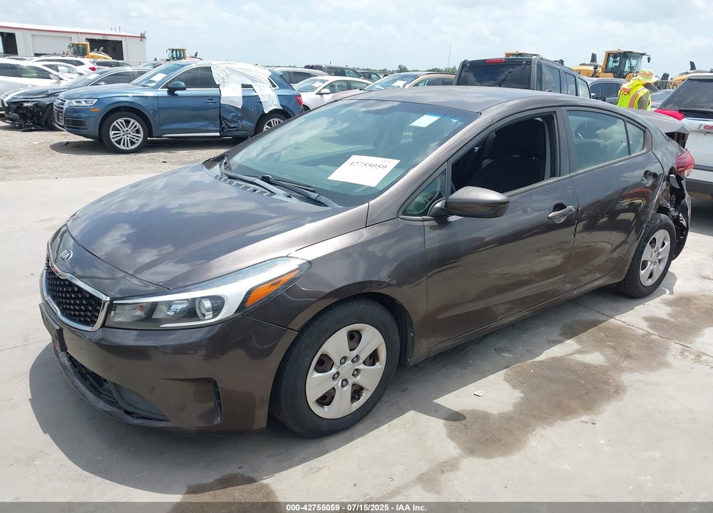 2017 KIA FORTE VIN: 3KPFK4A70HE142522