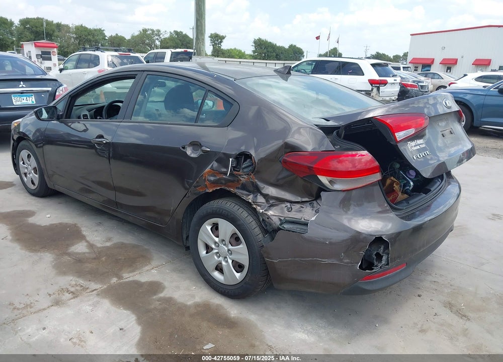 2017 KIA FORTE VIN: 3KPFK4A70HE142522