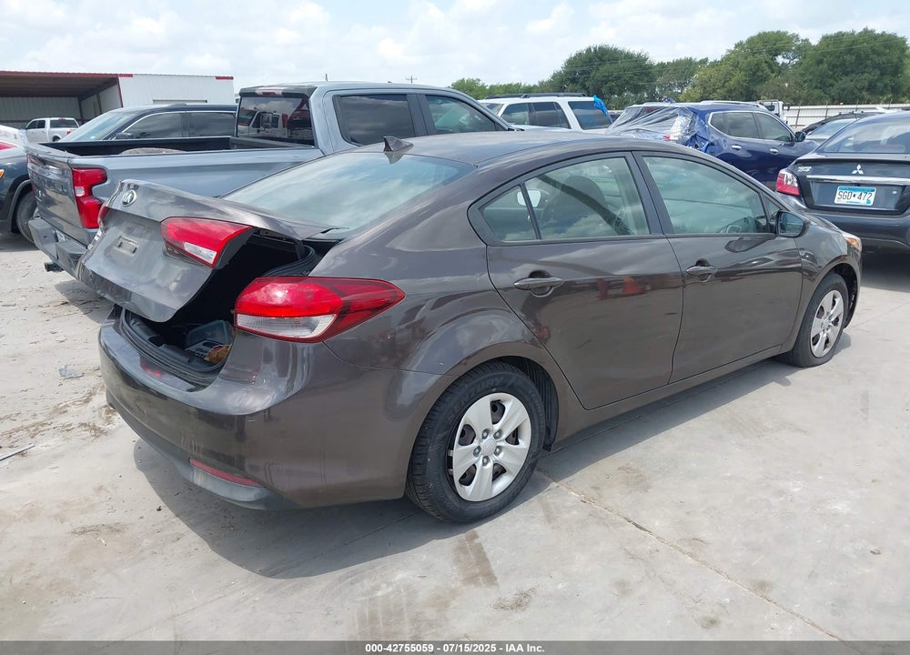 2017 KIA FORTE VIN: 3KPFK4A70HE142522
