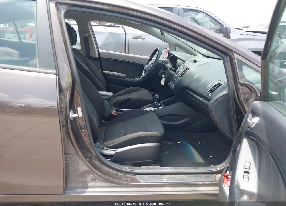 2017 KIA FORTE VIN: 3KPFK4A70HE142522