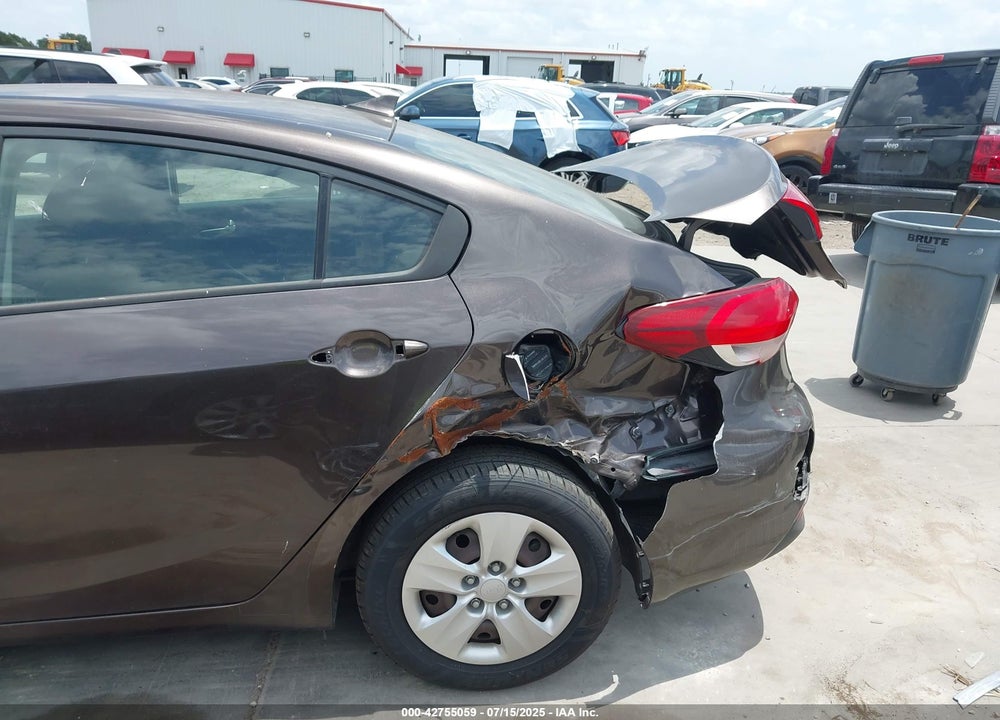 2017 KIA FORTE VIN: 3KPFK4A70HE142522