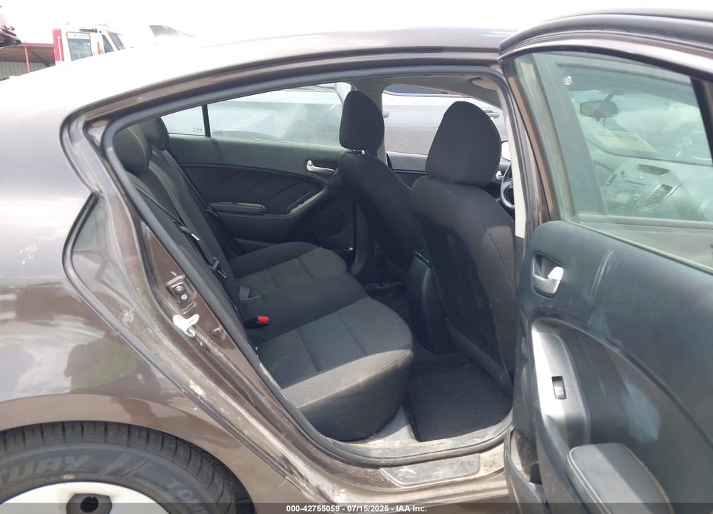 2017 KIA FORTE VIN: 3KPFK4A70HE142522