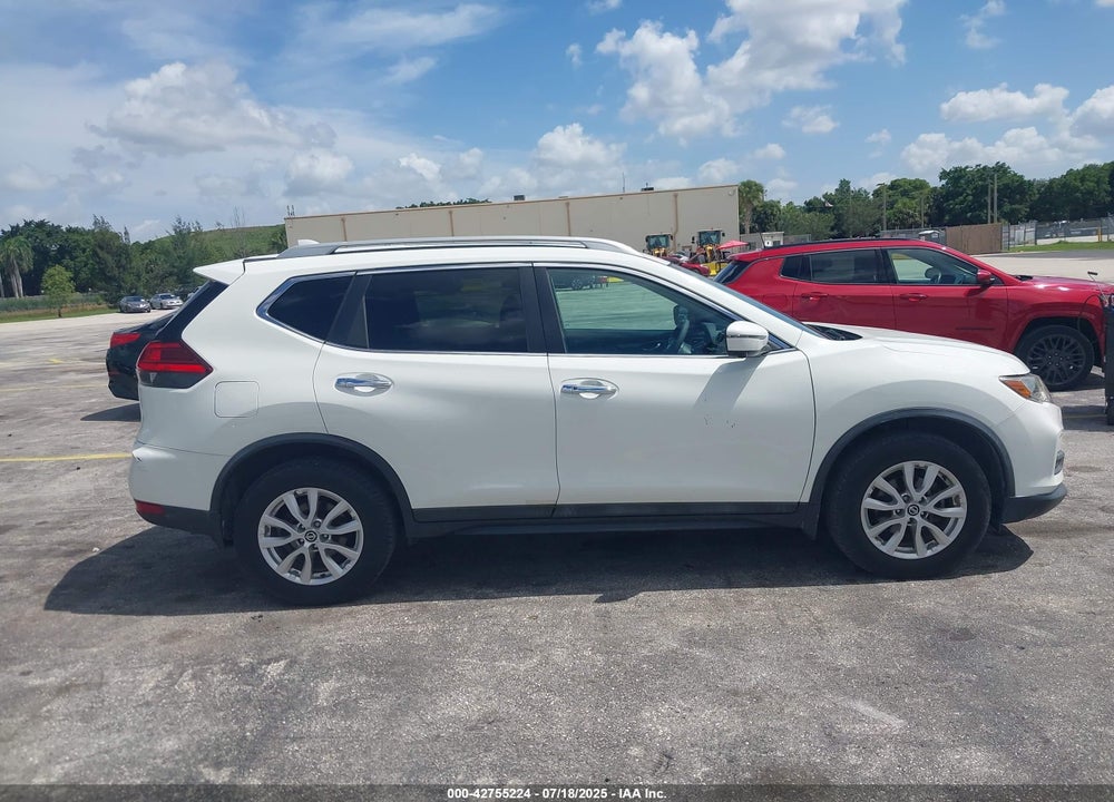 2017 NISSAN ROGUE VIN: 5N1AT2MV5HC827690
