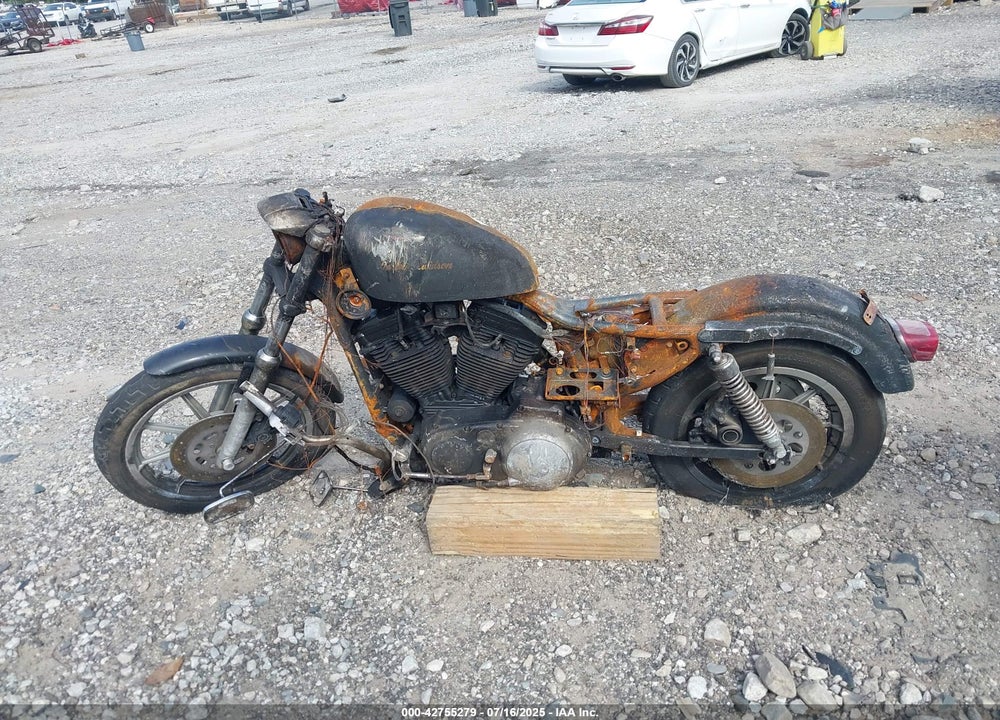 1993 HARLEY-DAVIDSON XLH883 VIN: 1HD4CAM13PY215271