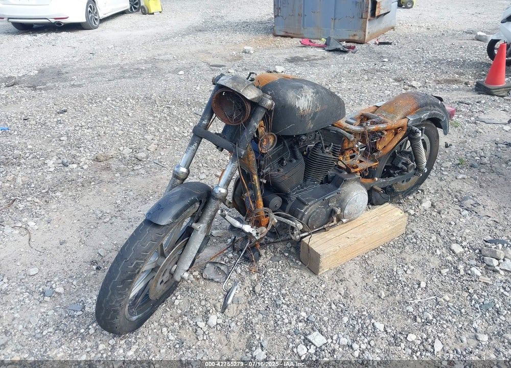 1993 HARLEY-DAVIDSON XLH883 VIN: 1HD4CAM13PY215271