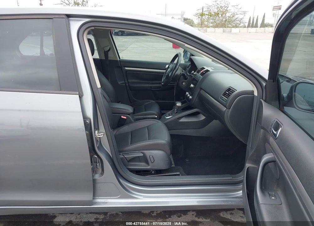 2010 VOLKSWAGEN JETTA VIN: 3VWRZ7AJ5AM155314
