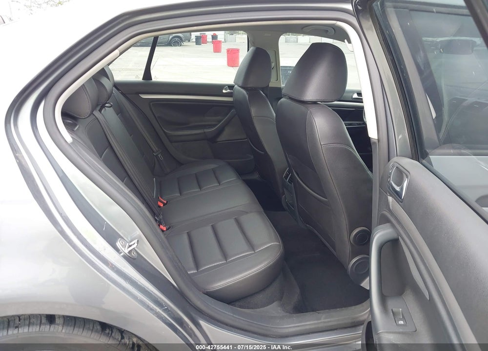 2010 VOLKSWAGEN JETTA VIN: 3VWRZ7AJ5AM155314
