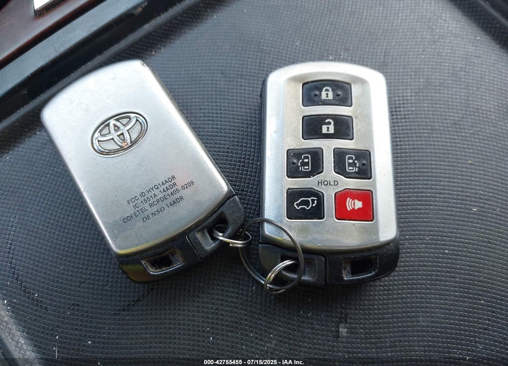 2013 TOYOTA SIENNA XLE 7 PASSENGER VIN: 5TDDK3DC8DS064047