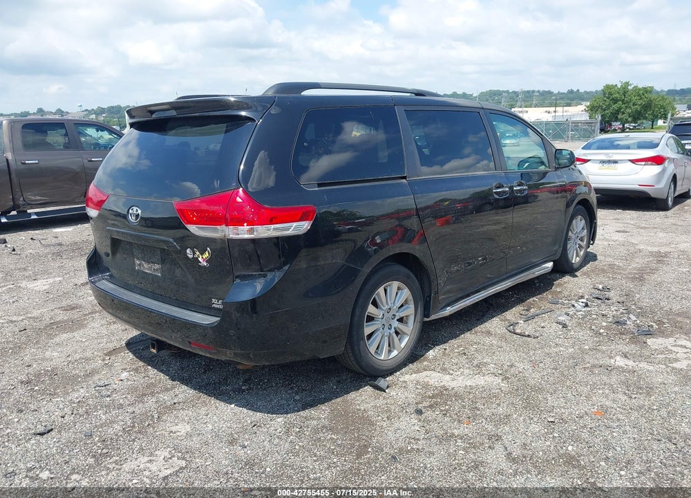 2013 TOYOTA SIENNA XLE 7 PASSENGER VIN: 5TDDK3DC8DS064047