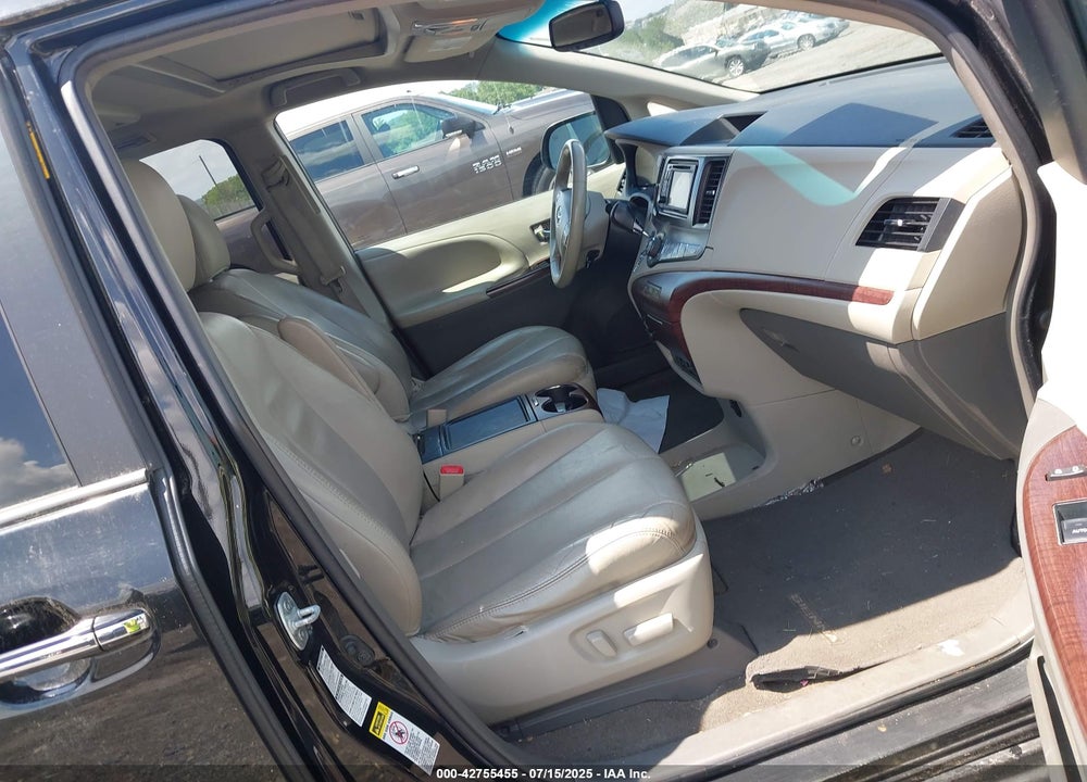 2013 TOYOTA SIENNA XLE 7 PASSENGER VIN: 5TDDK3DC8DS064047