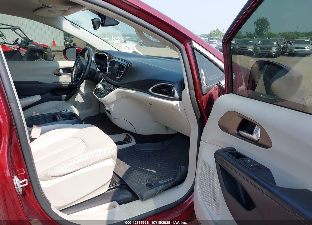 2017 CHRYSLER PACIFICA TOURING L VIN: 2C4RC1BG8HR660660