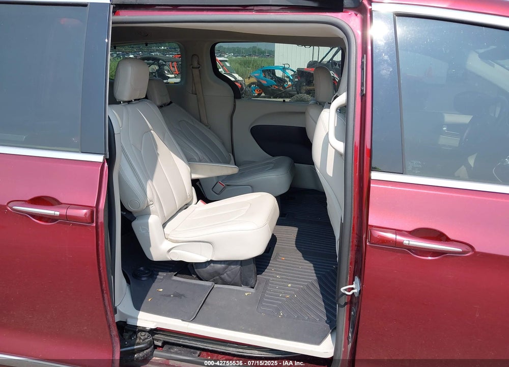 2017 CHRYSLER PACIFICA TOURING L VIN: 2C4RC1BG8HR660660