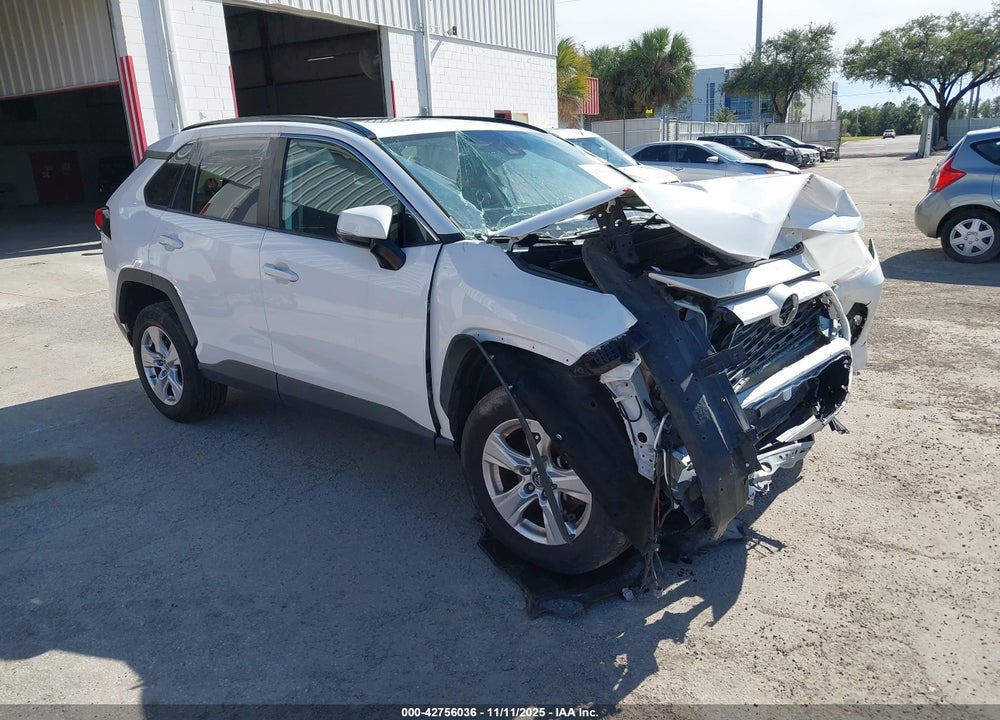 2019 TOYOTA RAV4 XLE VIN: 2T3W1RFV0KW027289