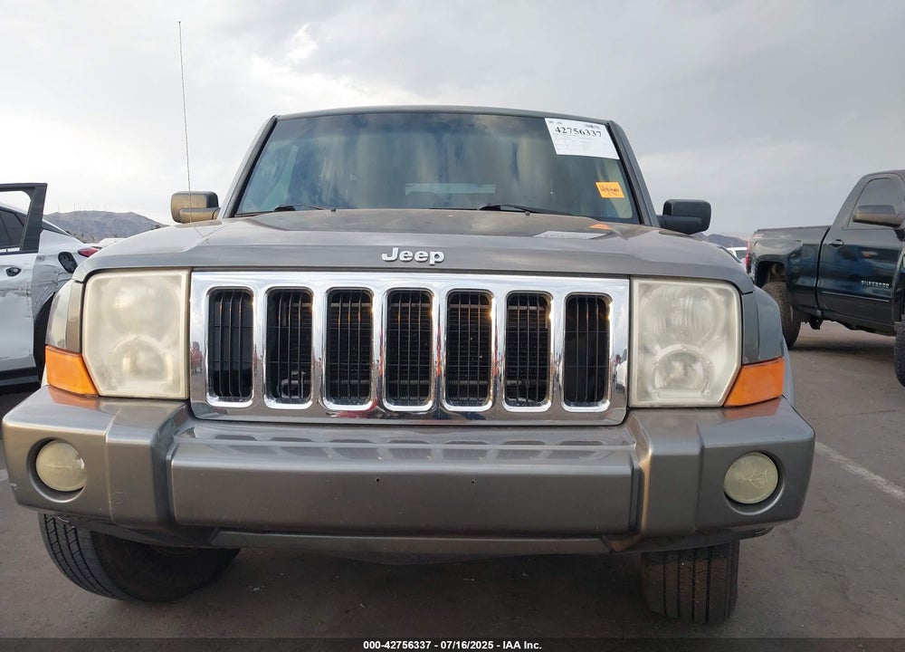 2008 JEEP COMMANDER VIN: 1J8HG48NX8C172027