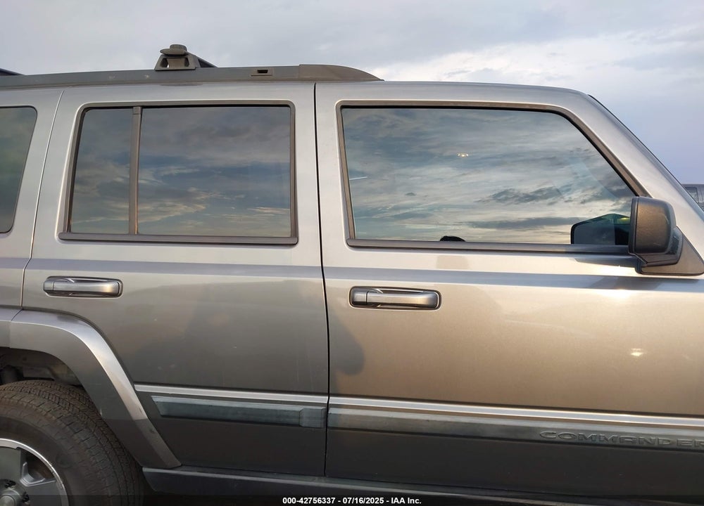 2008 JEEP COMMANDER VIN: 1J8HG48NX8C172027