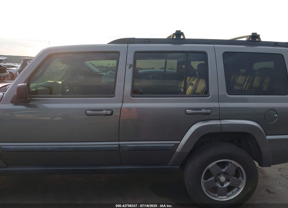 2008 JEEP COMMANDER VIN: 1J8HG48NX8C172027