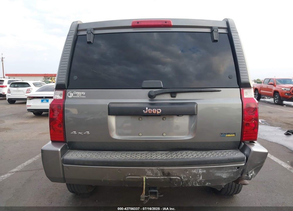 2008 JEEP COMMANDER VIN: 1J8HG48NX8C172027