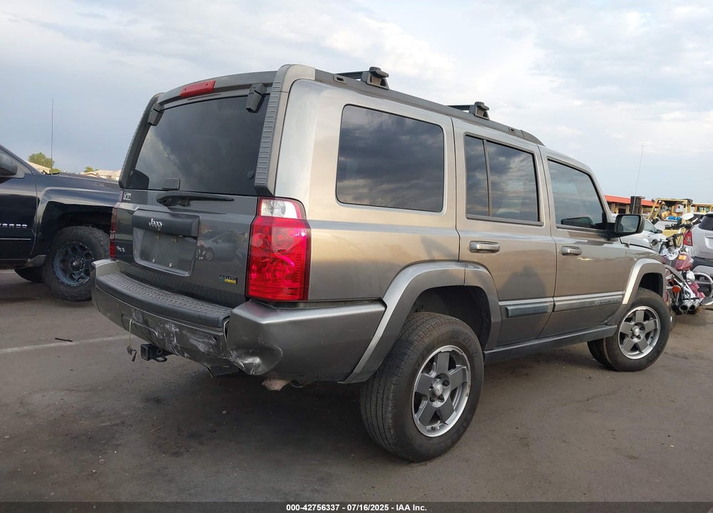 2008 JEEP COMMANDER VIN: 1J8HG48NX8C172027