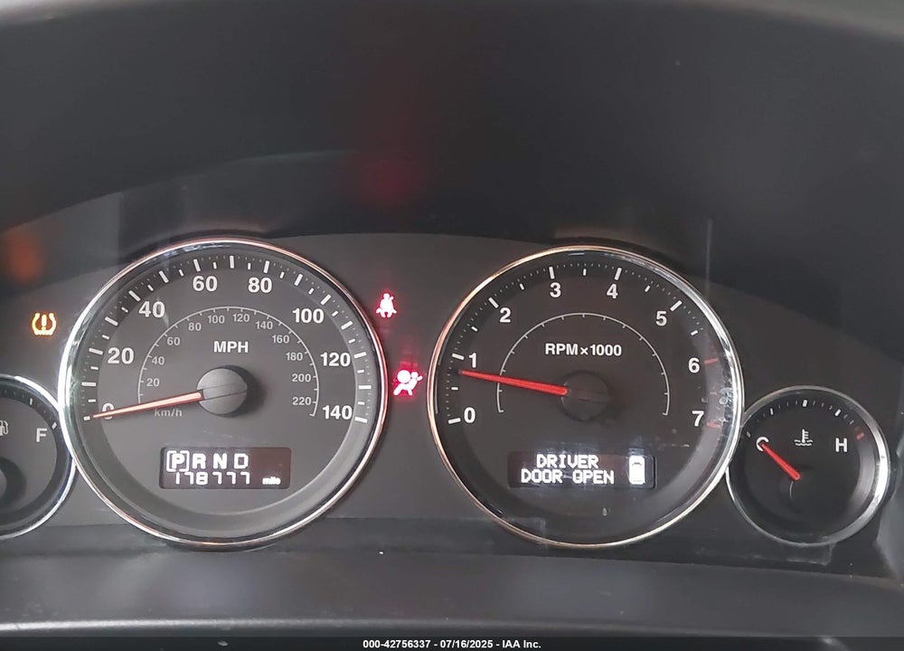 2008 JEEP COMMANDER VIN: 1J8HG48NX8C172027
