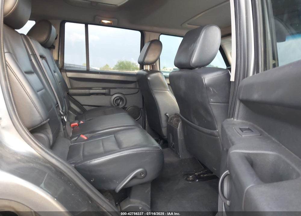 2008 JEEP COMMANDER VIN: 1J8HG48NX8C172027