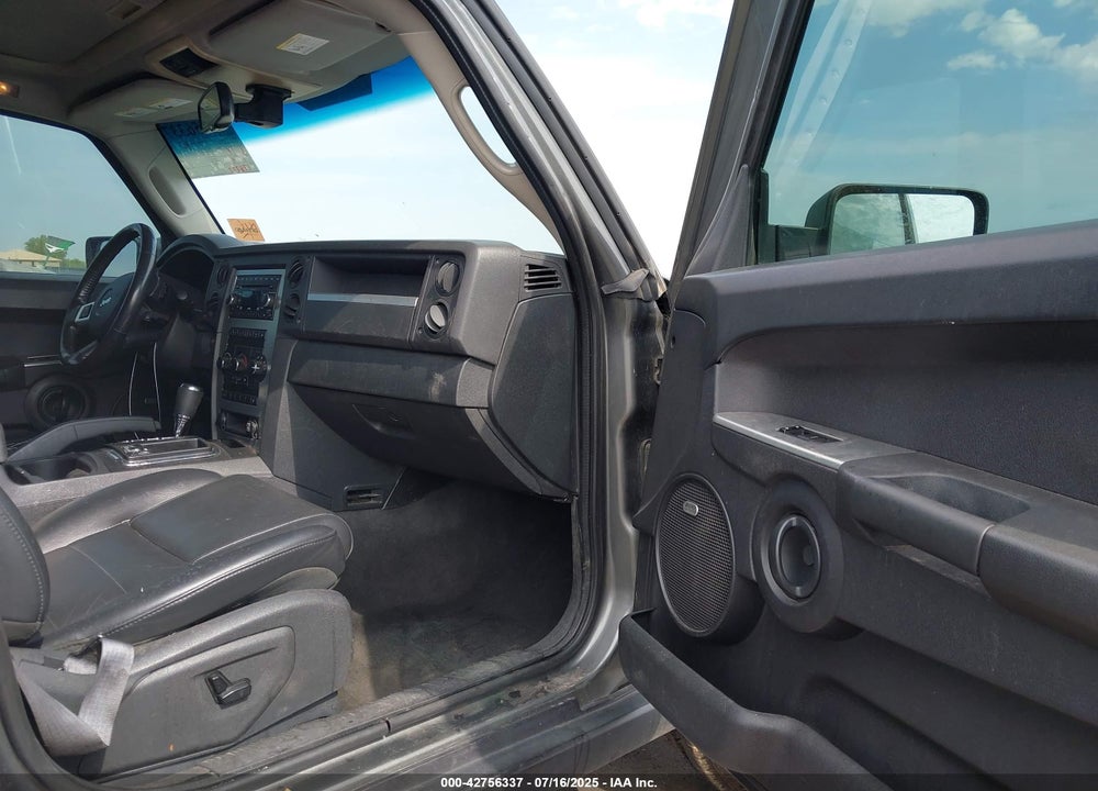 2008 JEEP COMMANDER VIN: 1J8HG48NX8C172027