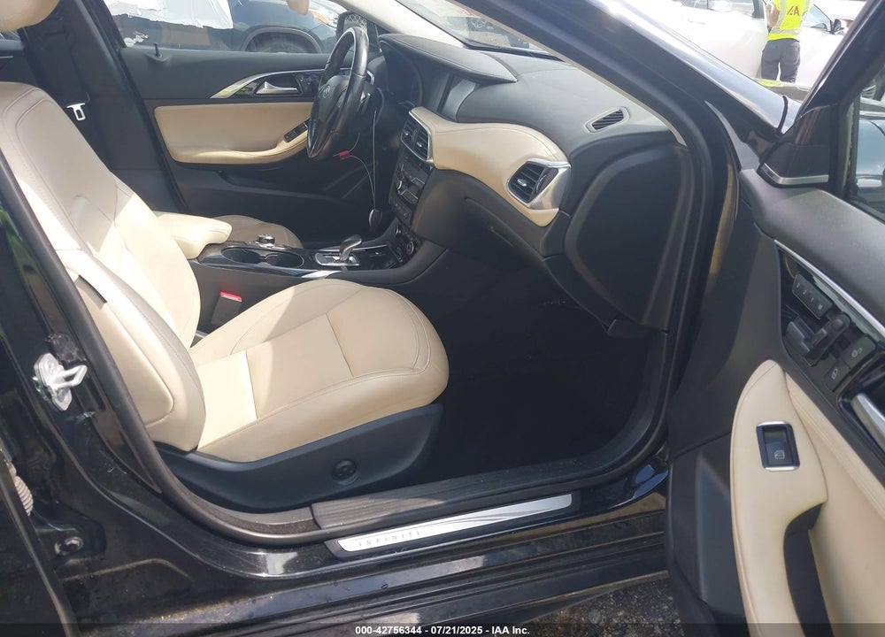 2018 INFINITI QX30 PREMIUM VIN: SJKCH5CP0JA044777