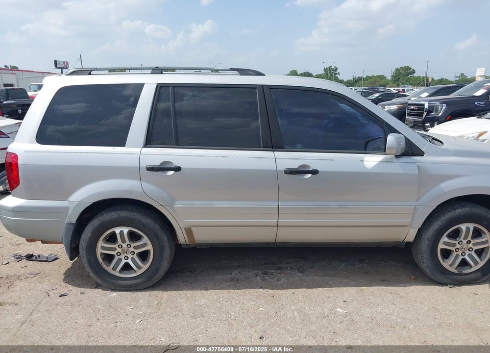 2005 HONDA PILOT EX VIN: 5FNYF18445B058362