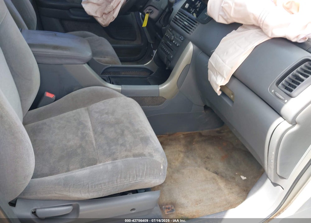 2005 HONDA PILOT EX VIN: 5FNYF18445B058362