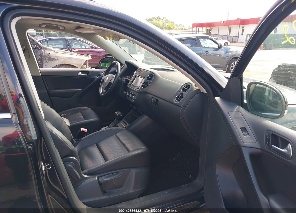 2010 VOLKSWAGEN TIGUAN VIN: WVGAV9AX4AW513705