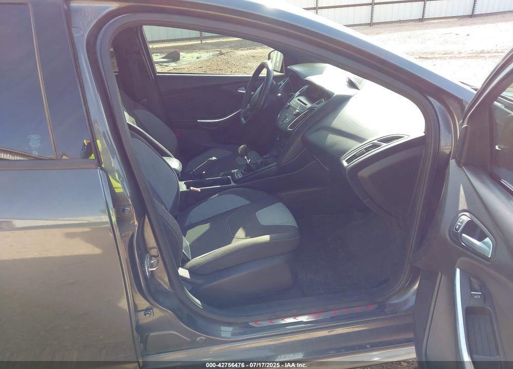 2016 FORD FOCUS VIN: 1FADP3L97GL301288