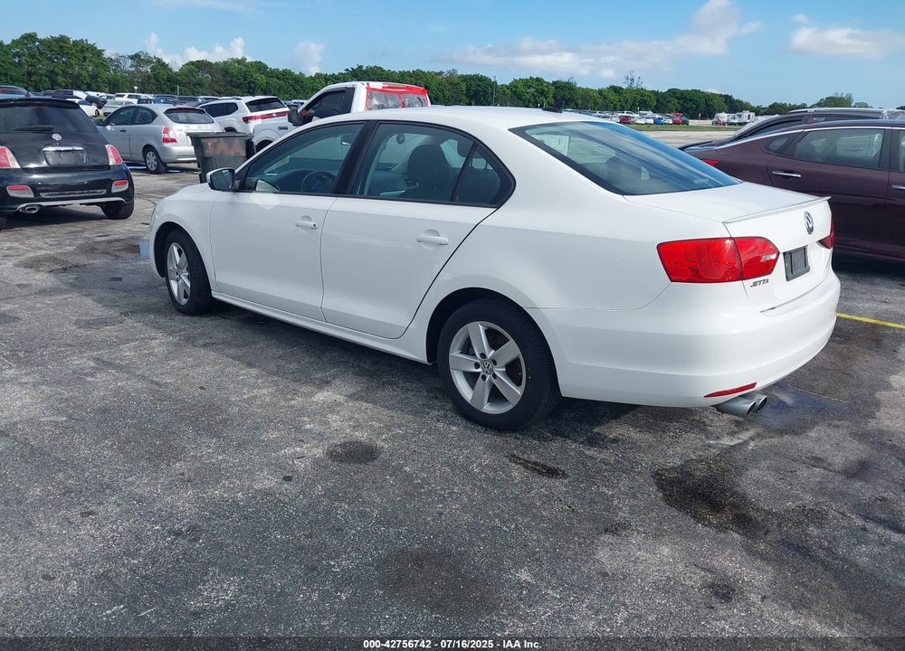 2011 VOLKSWAGEN JETTA VIN: 3VWLL7AJ7BM062447