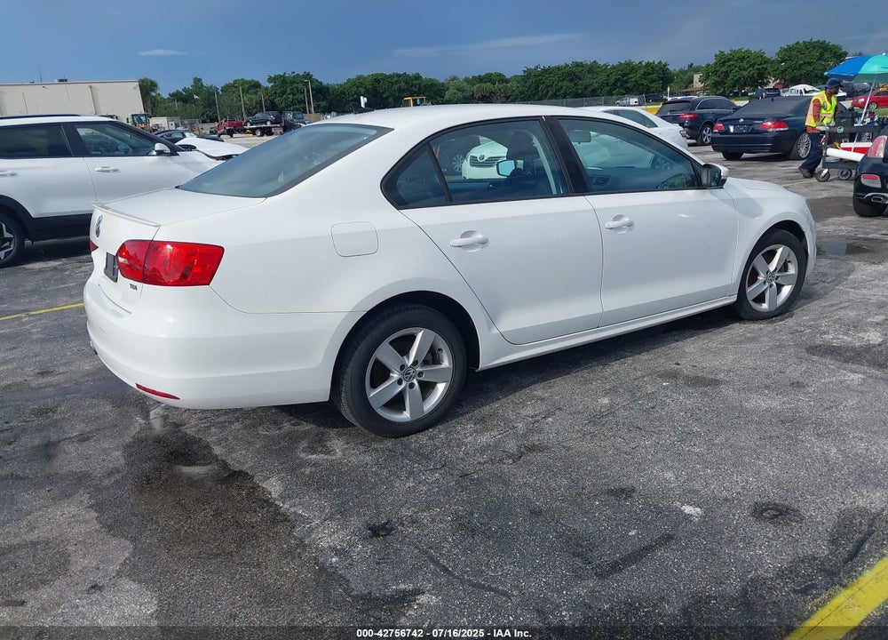 2011 VOLKSWAGEN JETTA VIN: 3VWLL7AJ7BM062447