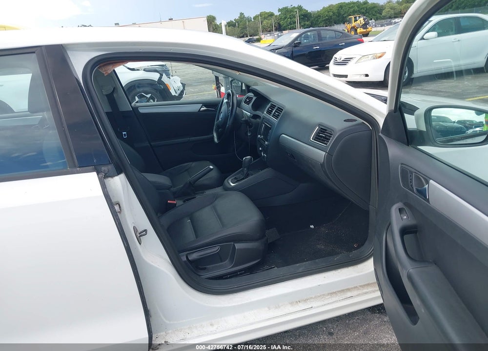 2011 VOLKSWAGEN JETTA VIN: 3VWLL7AJ7BM062447