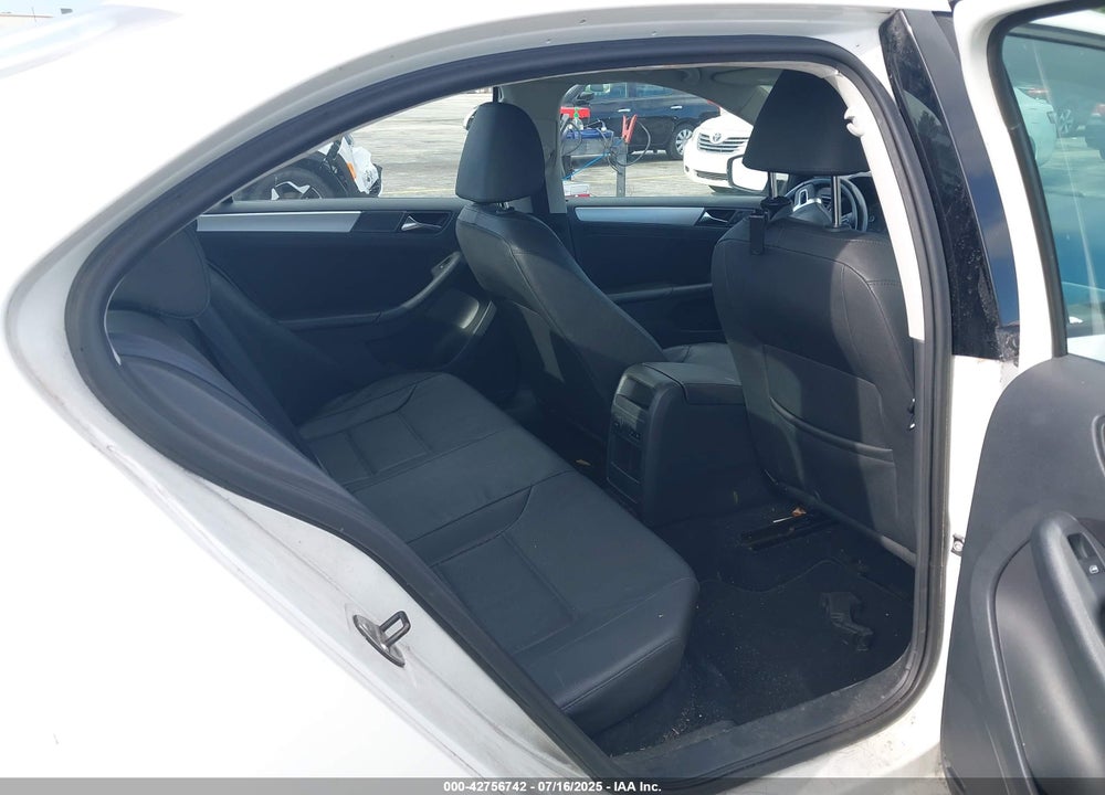 2011 VOLKSWAGEN JETTA VIN: 3VWLL7AJ7BM062447