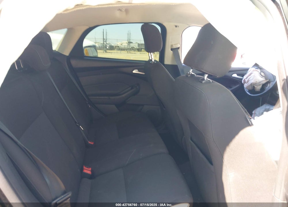 2015 FORD FOCUS VIN: 1FADP3K21FL224615