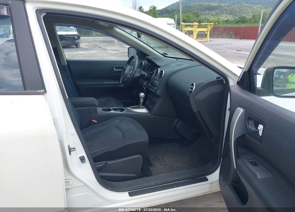 2014 NISSAN ROGUE SELECT S VIN: JN8AS5MV8EW713657