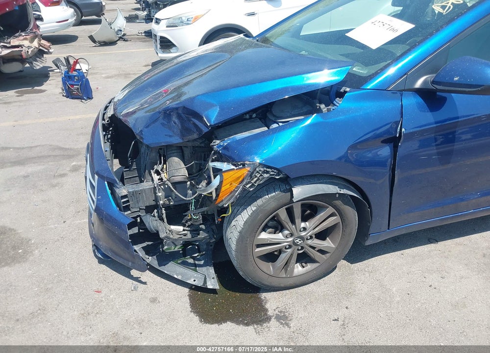 2017 HYUNDAI ELANTRA VIN: 5NPD84LF5HH020759