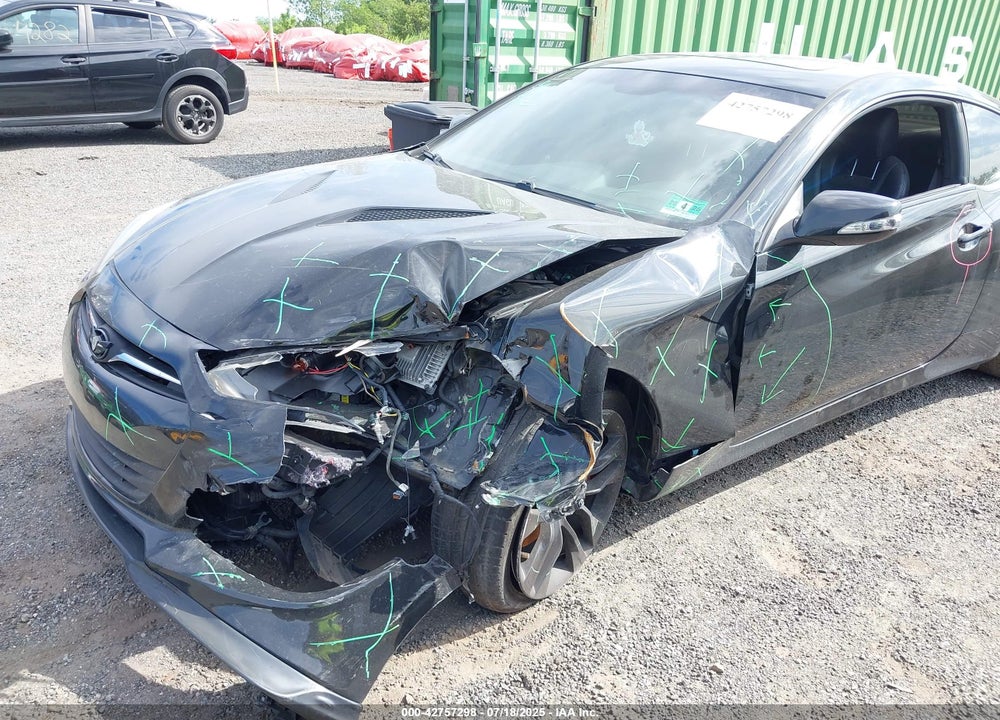 2013 HYUNDAI GENESIS VIN: KMHHU6KJ3DU082056