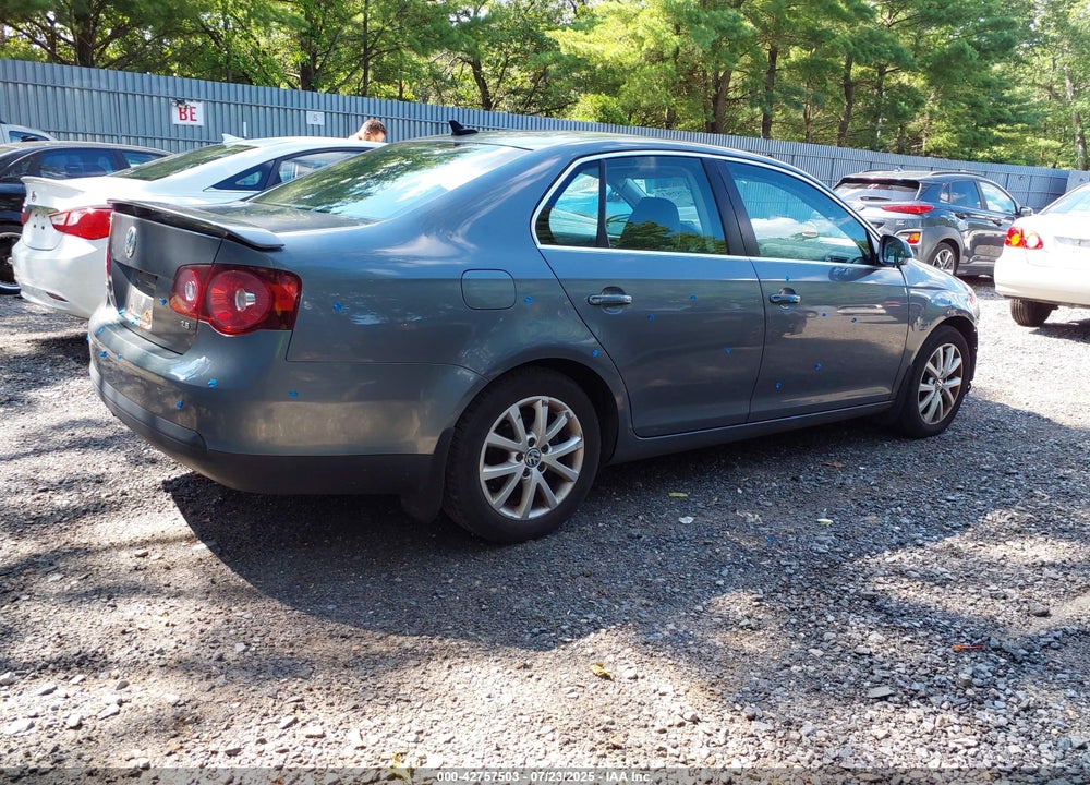 2010 VOLKSWAGEN JETTA VIN: 3VWRZ7AJ8AM060133